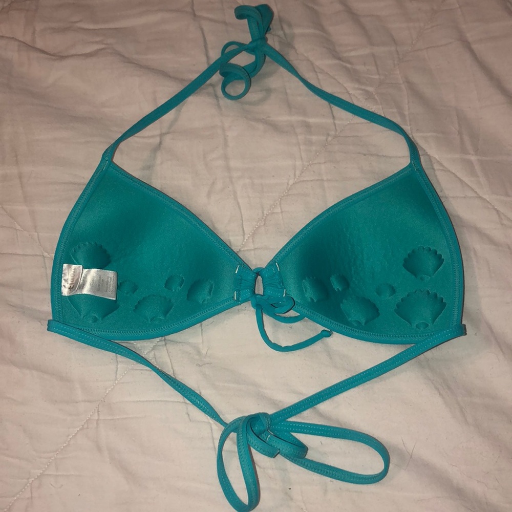 Bikini Too - Picture 2 of 2